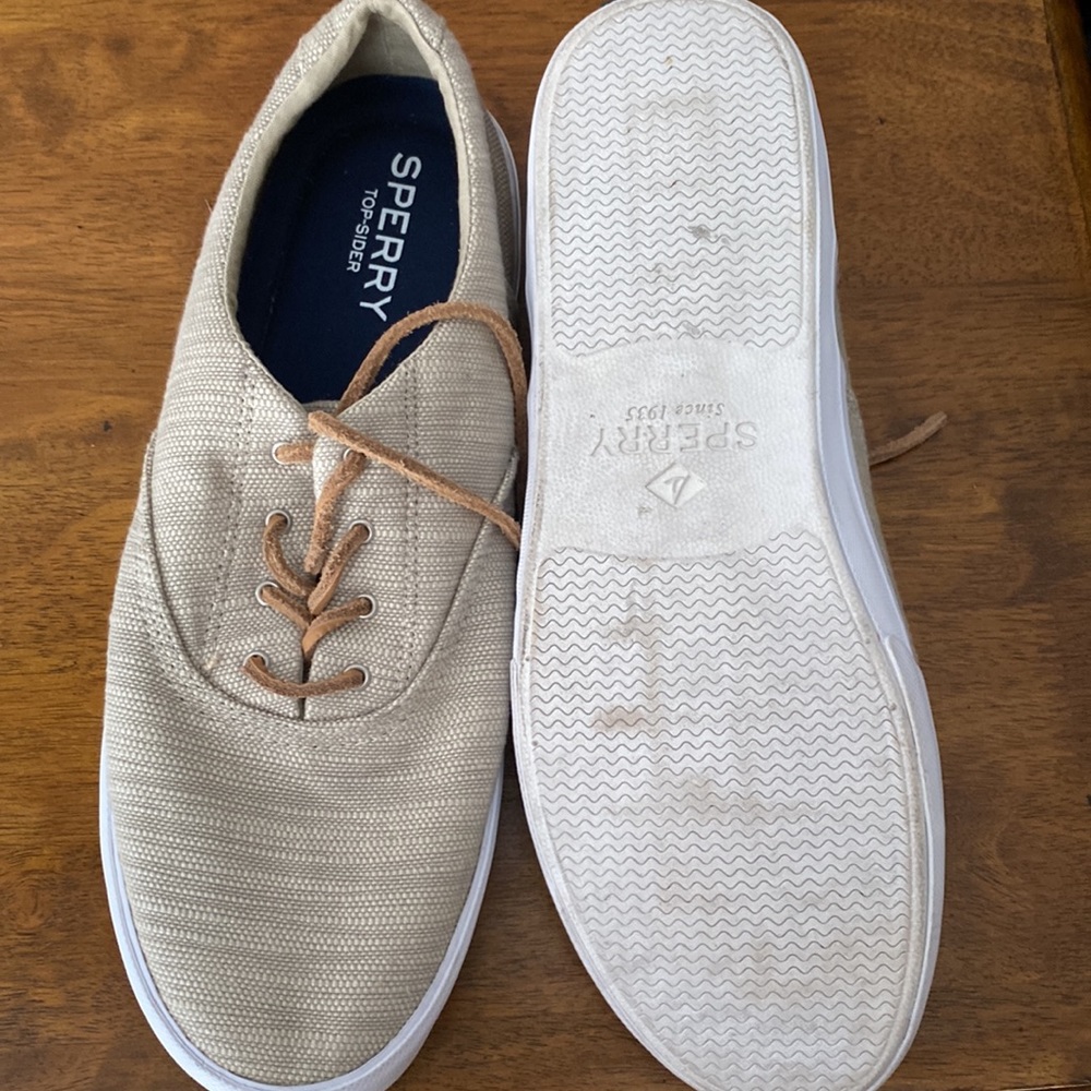 Men’s Sperry Boat Shoe - Picture 2 of 3